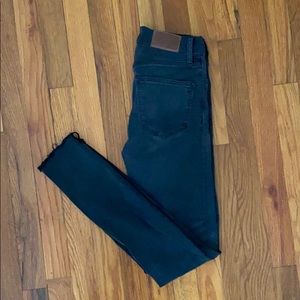 MADEWELL, High Rise 9” Skinny, worn black.